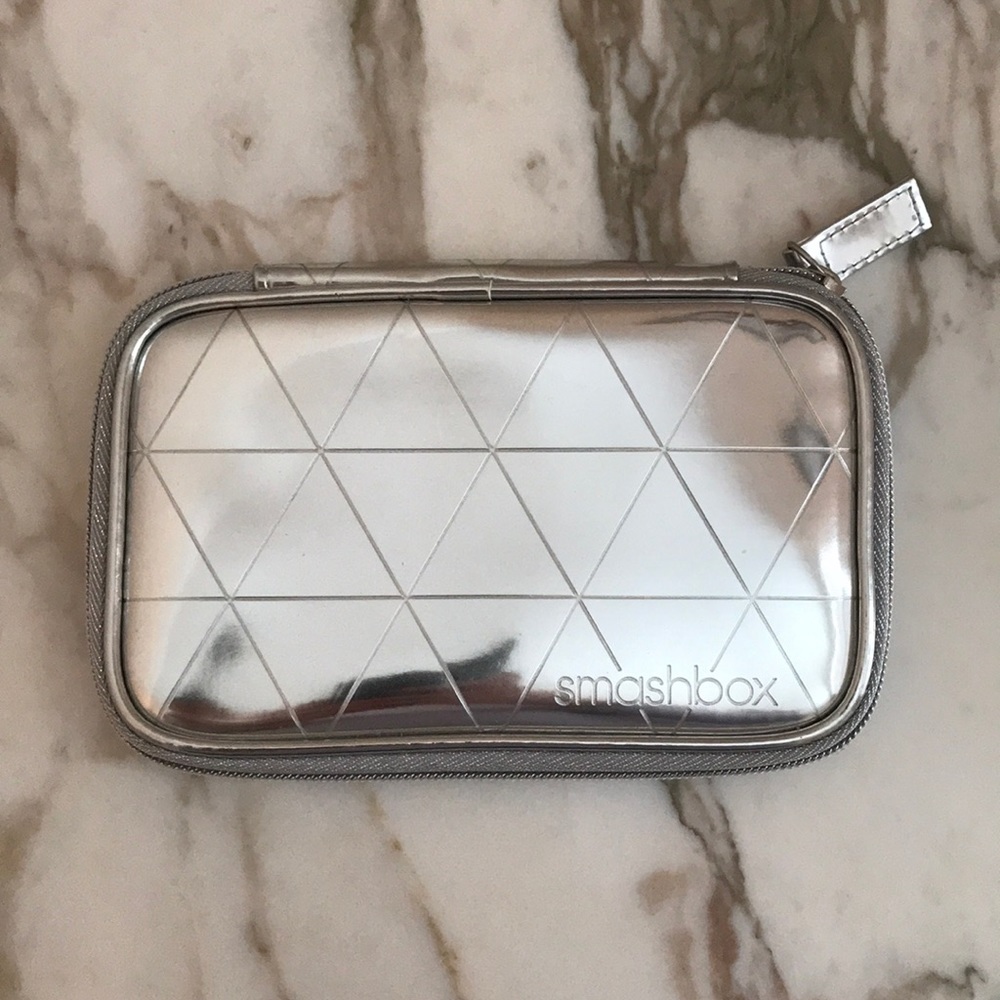 Smashbox small silver case - NWOT